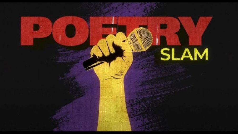 hand holding a microphone