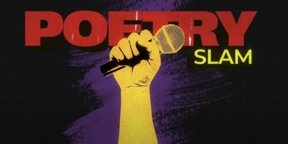 hand holding a microphone